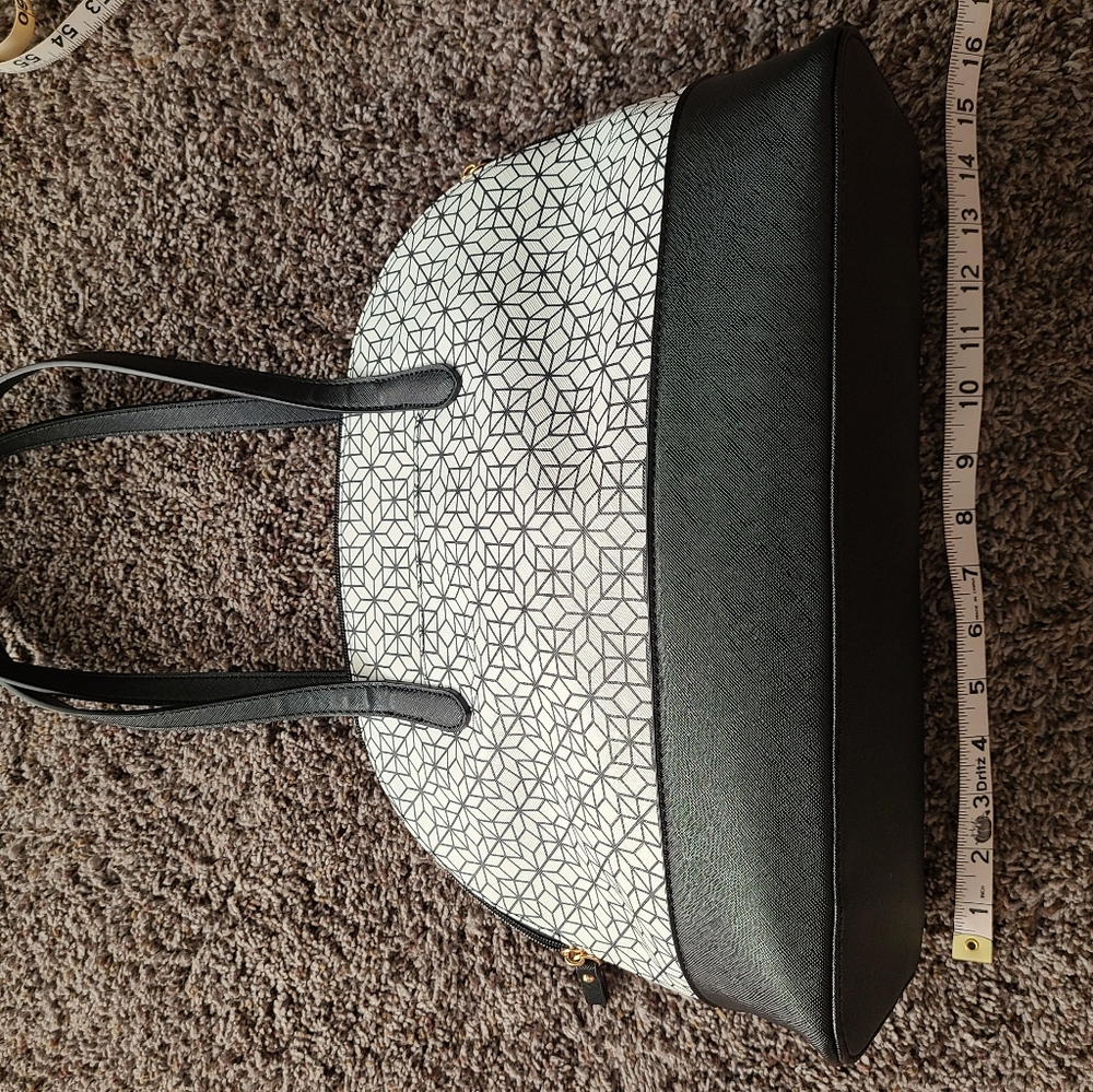 Handbag - Picture 2 of 3